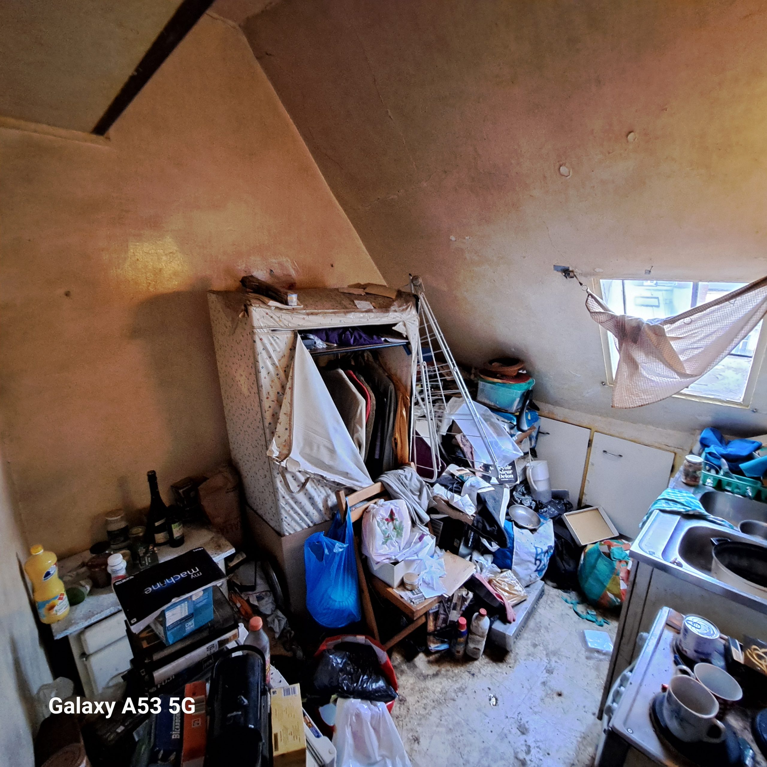 services-01 20250127 Chambre Mansardee Scaled